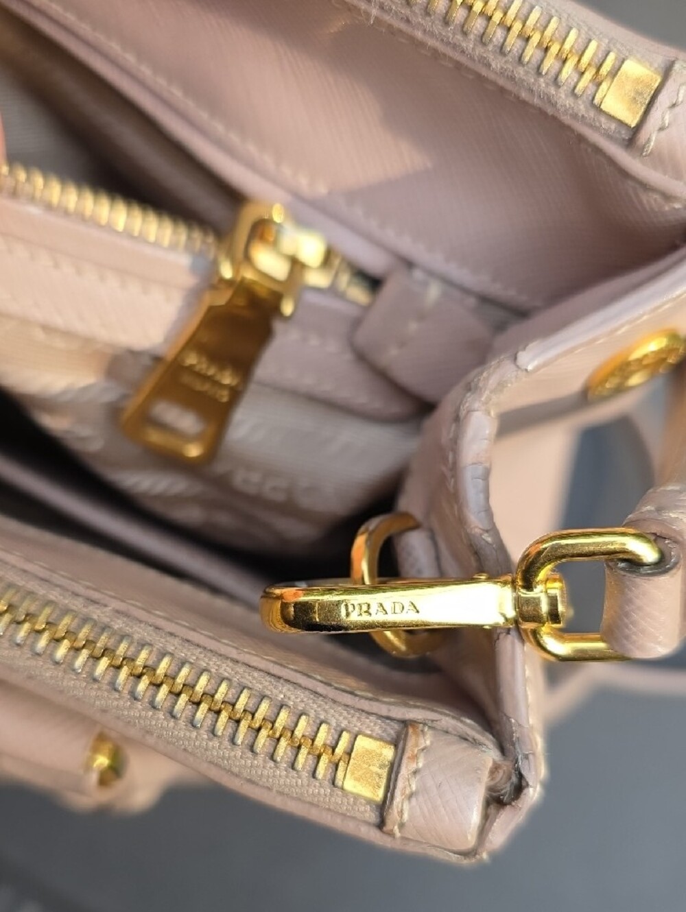 Prada Galleria Small Saffiano leather bag with COA - Picture 6 of 11